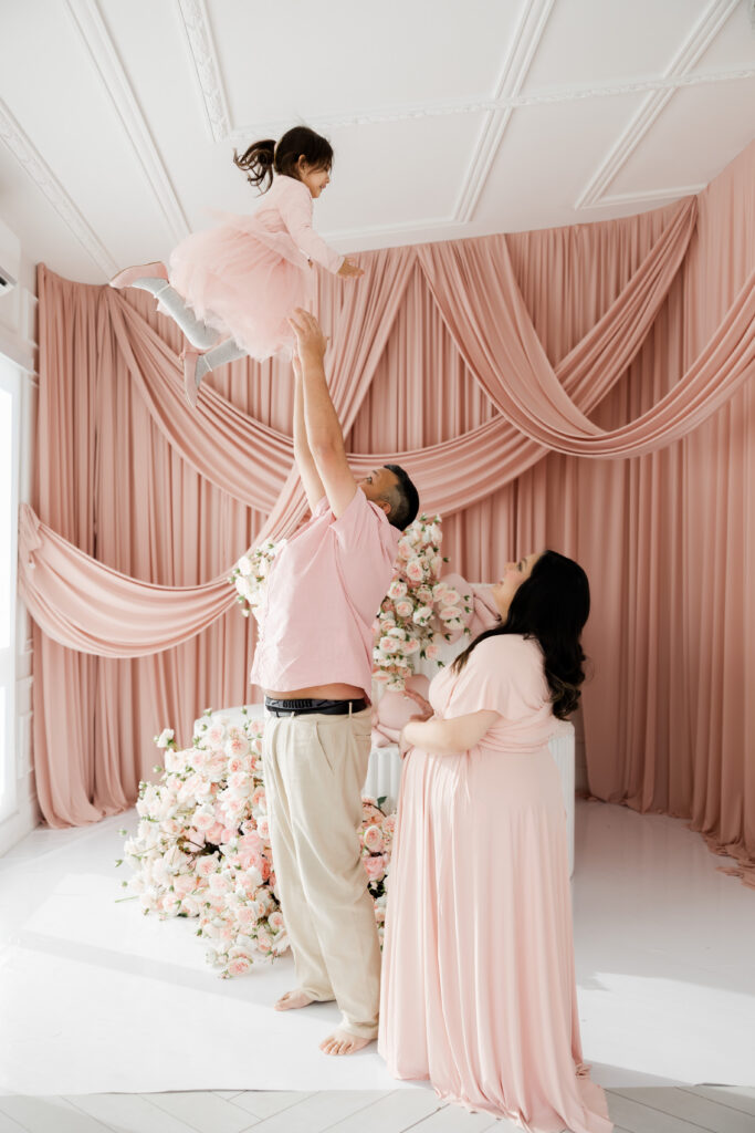 Mint Room Mini Sessions Toronto – maternity & family session