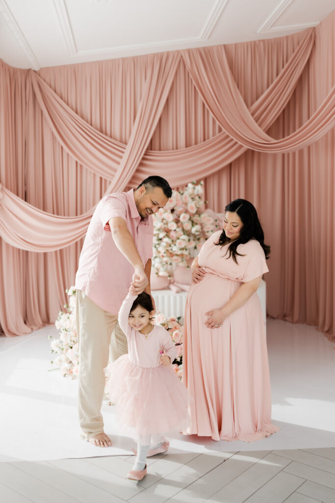 Mint Room Mini Sessions Toronto – maternity & family session